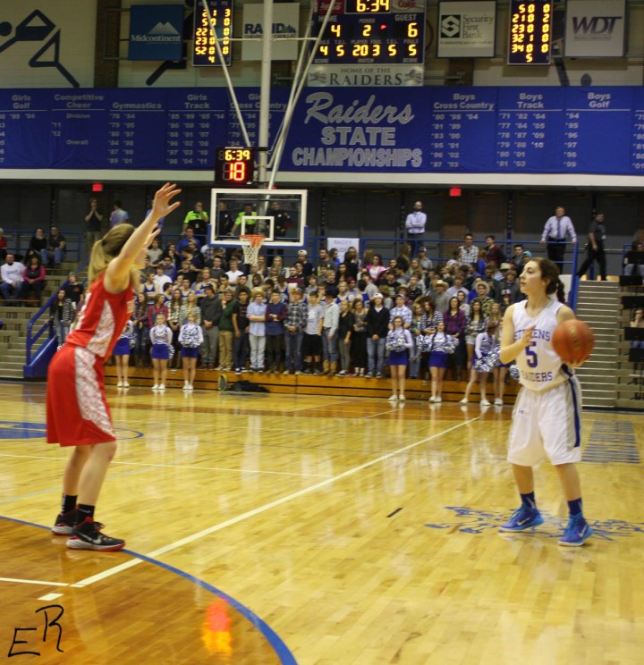 Abby defends the perimeter at Stevens. Photo by Emma Winckel