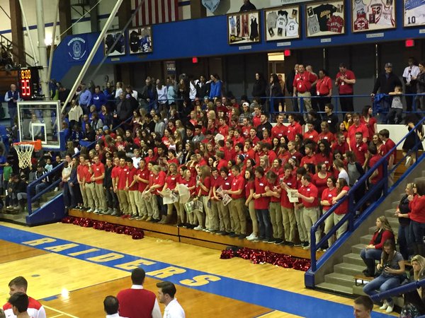 long crowd shot raider game